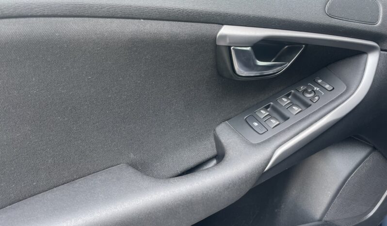 Volvo V40 D2 2.0d 2018. full