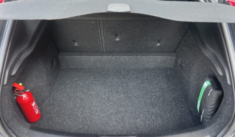 Volvo V40 D2 2.0d 2018. full