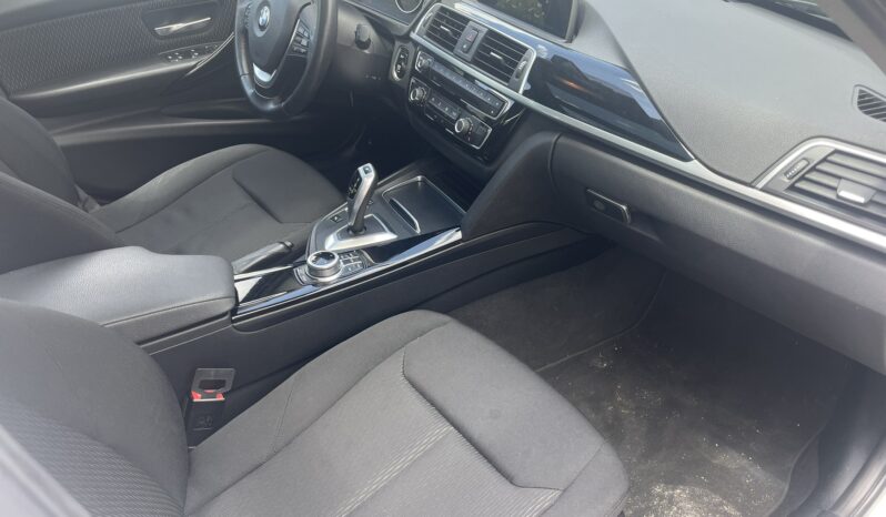 BMW 320d Wagon Automatik xDrive Panorama 2018. full