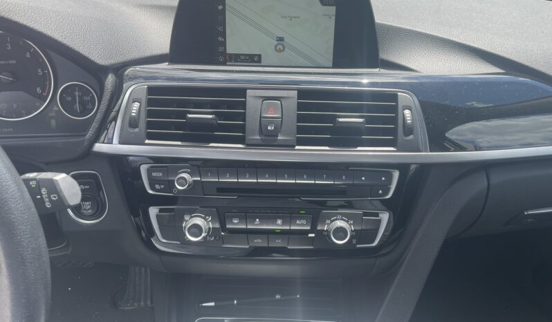 BMW 320d Wagon Automatik xDrive Panorama 2018. full