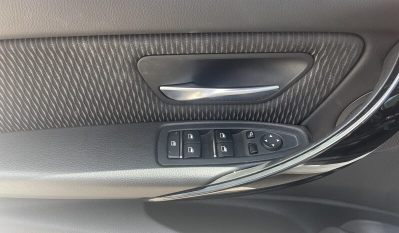 BMW 320d Wagon Automatik xDrive Panorama 2018. full